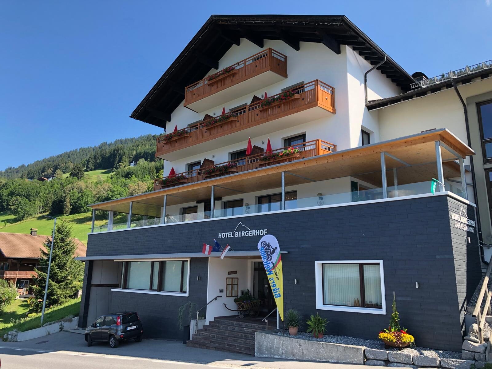 Hotel Bergerhof Außenansicht im Sommer